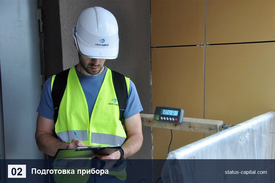 Подготовка динамометра к испытанию балконного ограждения