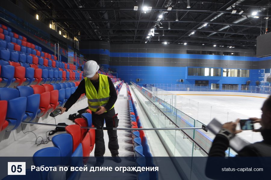 Испытание стеклянных ограждений по всей длине трибун